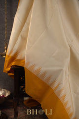 handwoven thread work thazhampoo reku korvai pure silk kanjivaram