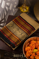 thread work corpoarte ornate border kai korvai kanjivaram