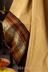 thread work corpoarte ornate border kai korvai kanjivaram