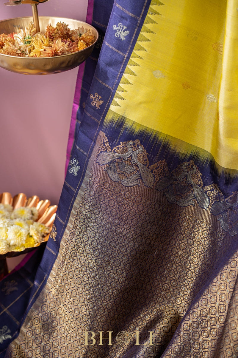 checkered border pure silk kuttu gadwal