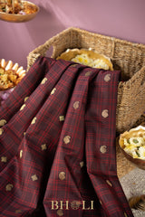 checkered chocolate brown and red kuttu gadwal