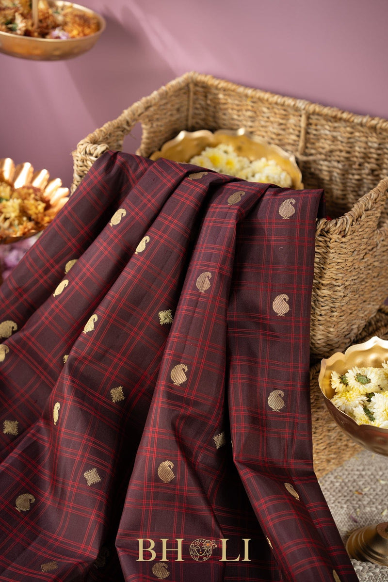 checkered chocolate brown and red kuttu gadwal
