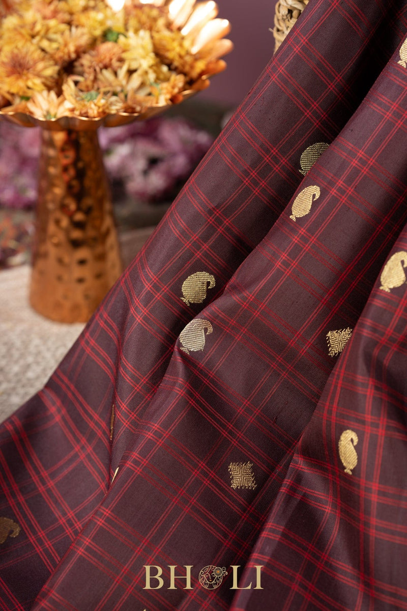 checkered chocolate brown and red kuttu gadwal