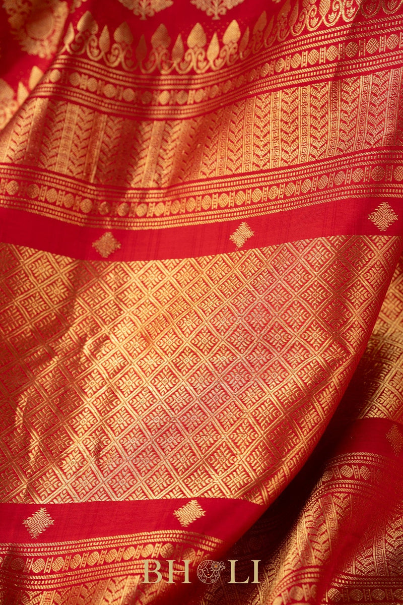 checkered chocolate brown and red kuttu gadwal