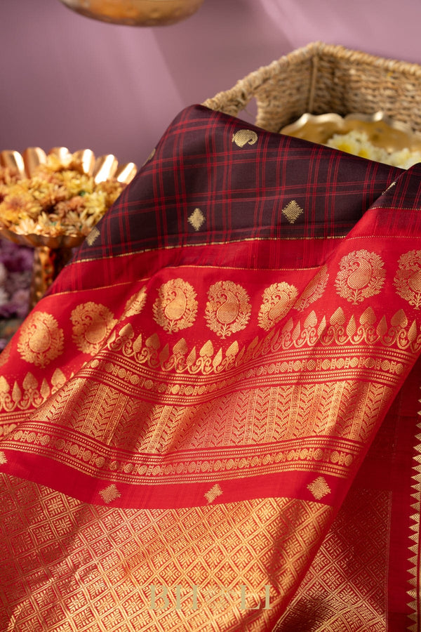 checkered chocolate brown and red kuttu gadwal