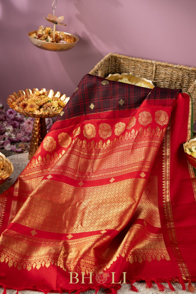 checkered chocolate brown and red kuttu gadwal