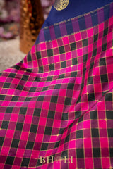 checkered pallu blue and raspberry pink kuttu gadwal