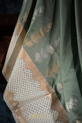 handwoven pure katan silk kaduwa buta with kora border banarasi