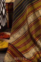 thread work corpoarte ornate border kai korvai kanjivaram