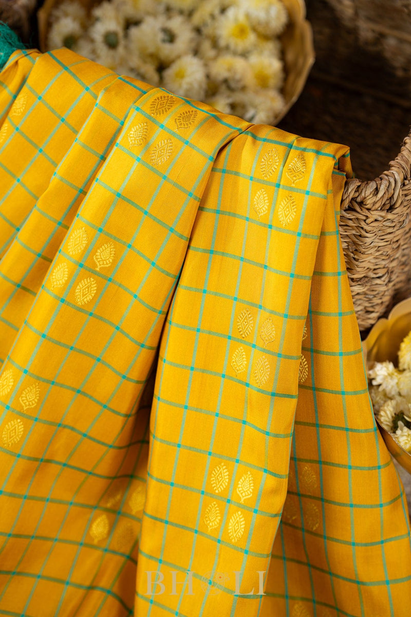 yellow and green handwoven silk by silk kuttu gadwal